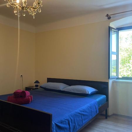 Crveni Apartman Cres Bagian luar foto