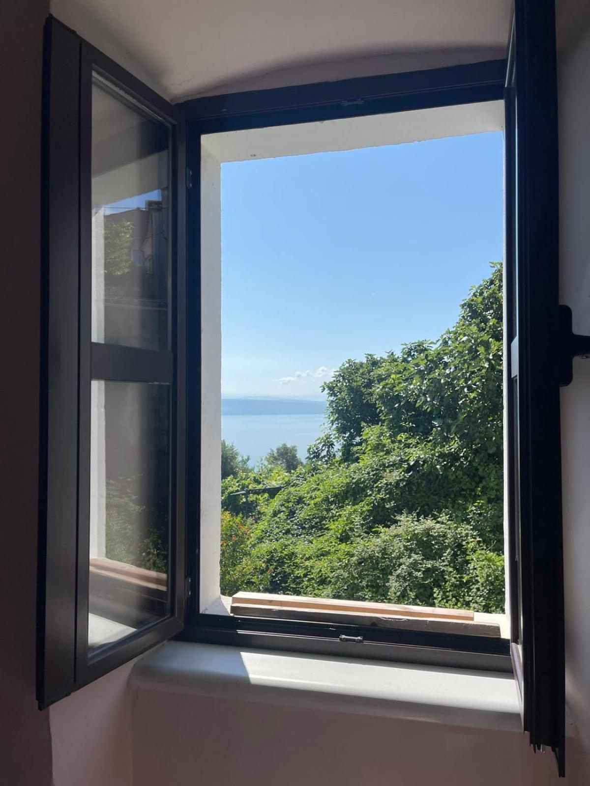 Crveni Apartman Cres Bagian luar foto