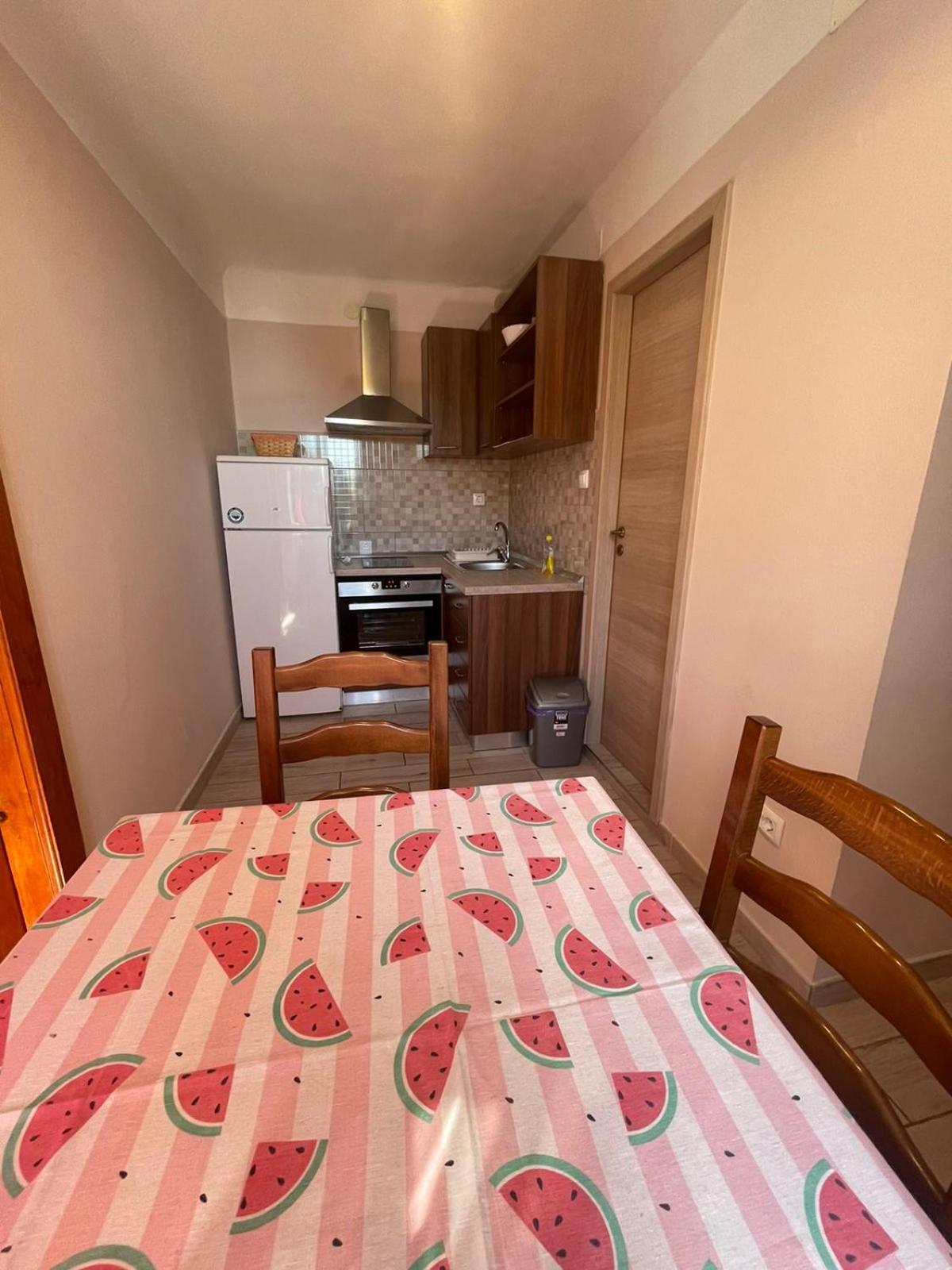 Crveni Apartman Cres Bagian luar foto