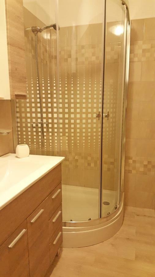 Crveni Apartman Cres Bagian luar foto